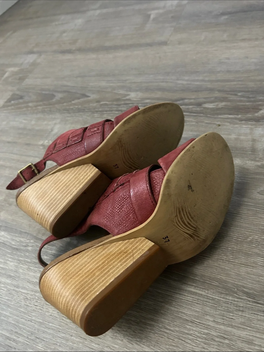 Miz Mooz Coral-Pink Suede Wedge Sandals 37